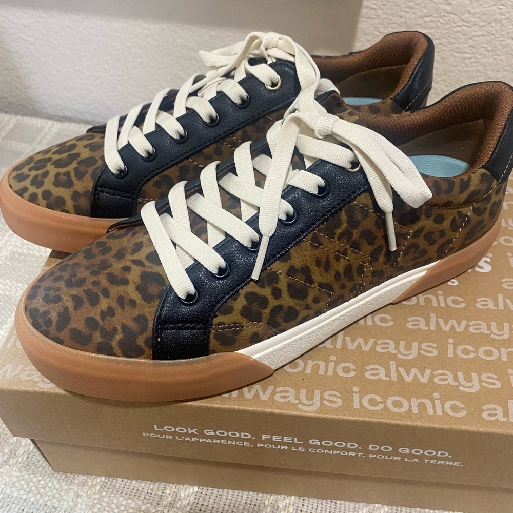 Dr. Scholl's Leopard and Black Tie Up Sneakers - Picture 3 of 7